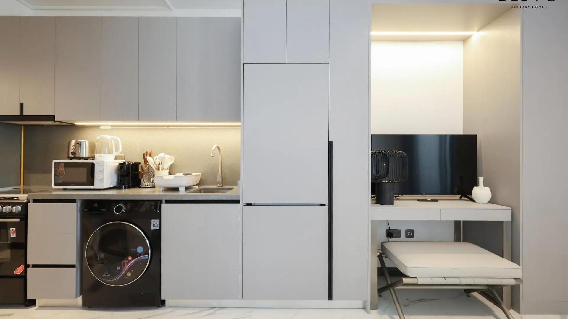 Beautiful Studio Apartment In Mag 930 Dubai