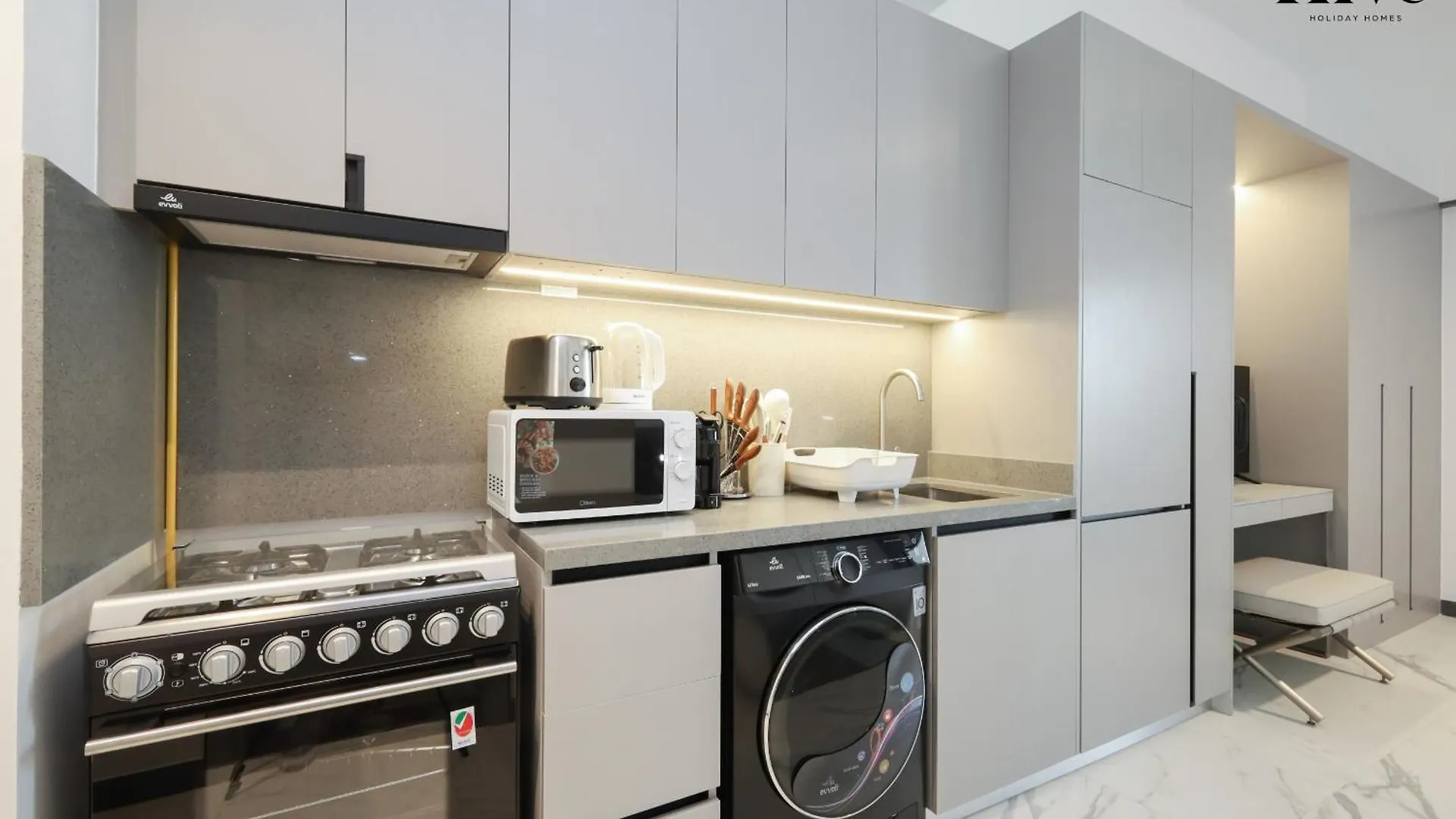 Beautiful Studio Apartment In Mag 930 Dubai