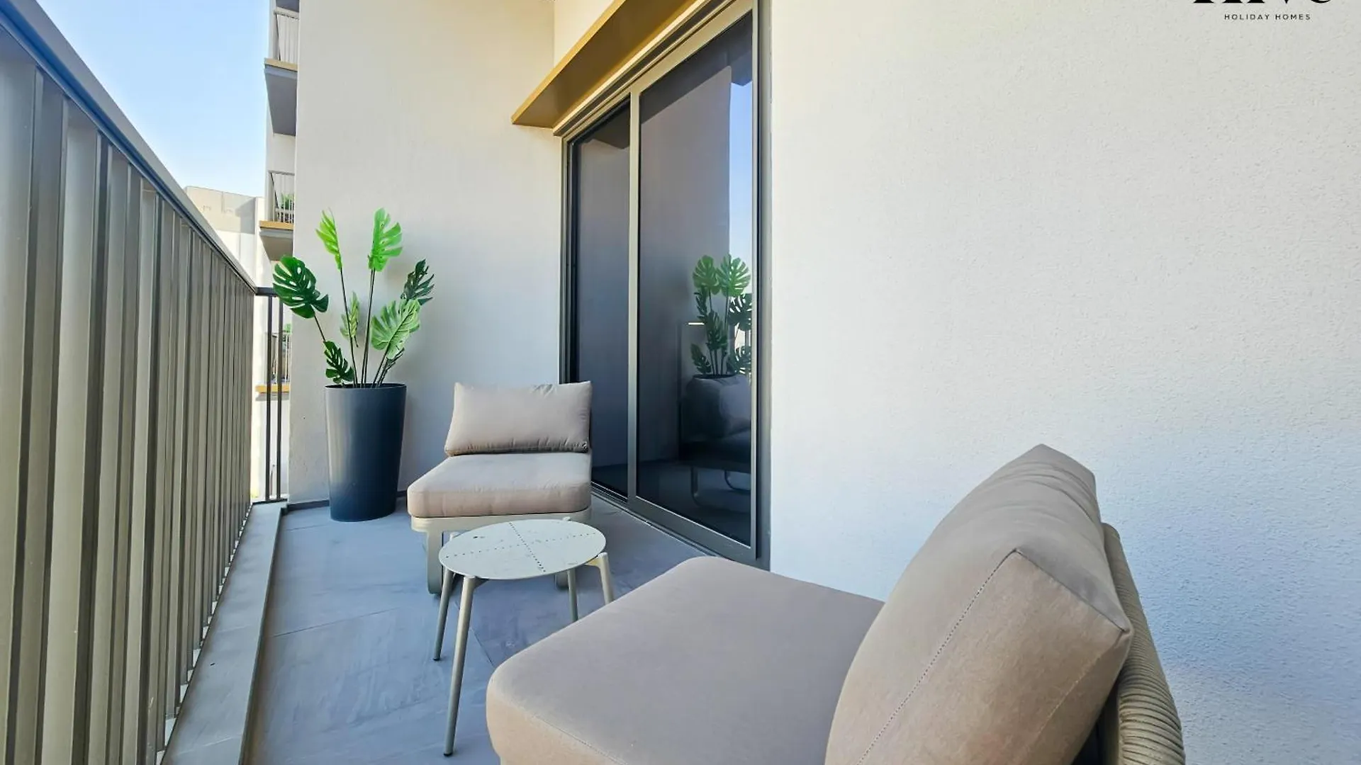 Beautiful Studio Apartment In Mag 930 Dubai